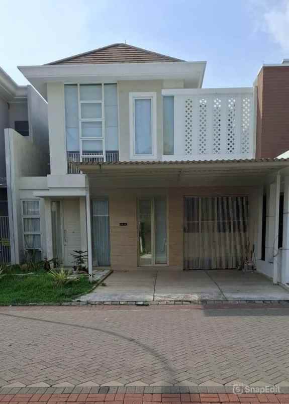 dijual rumah pakuwon city