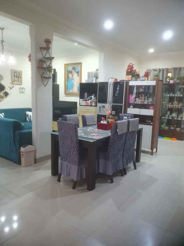 dijual rumah pakuwon city virginia regency