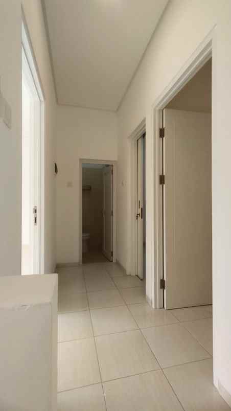 dijual rumah paradise city