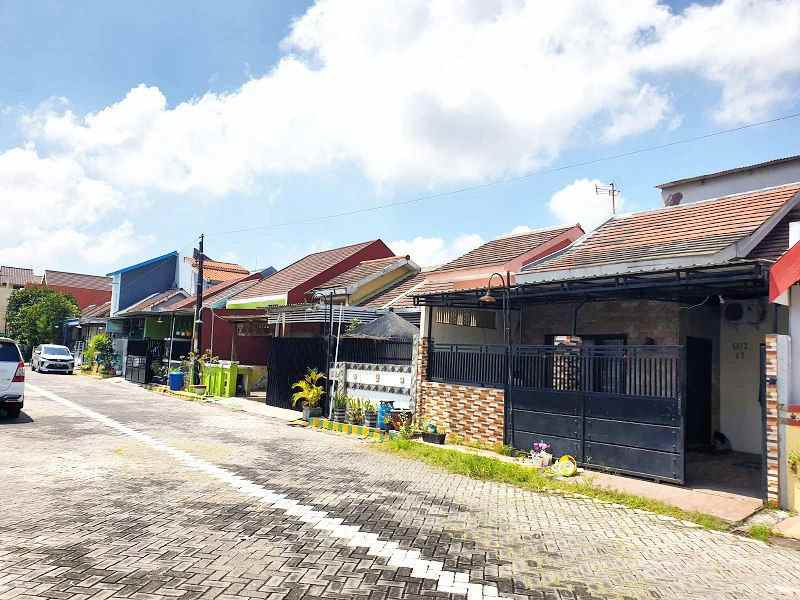 dijual rumah park royal regency