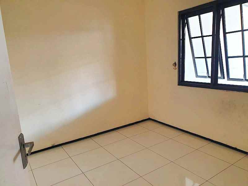 dijual rumah park royal regency