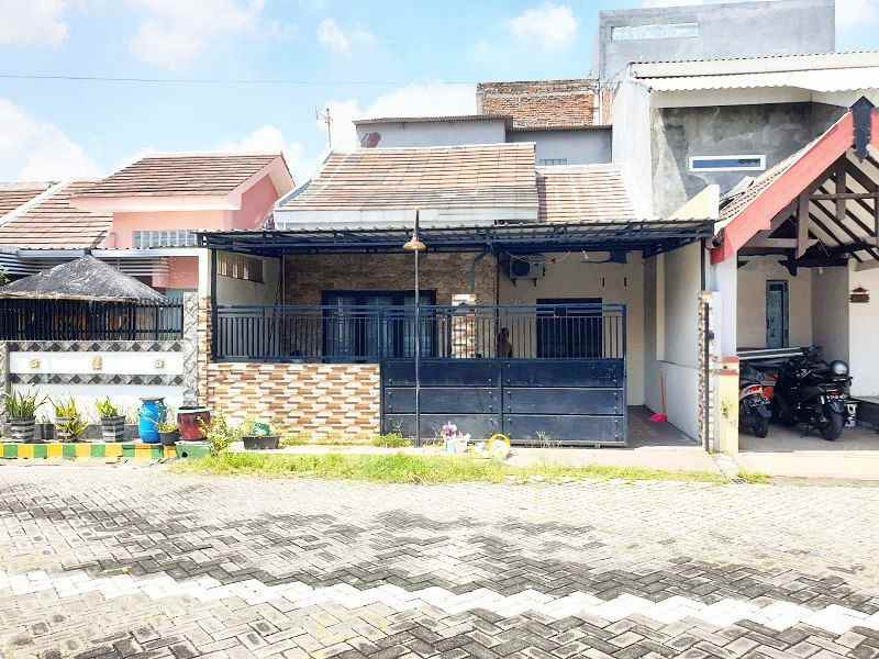 dijual rumah park royal regency