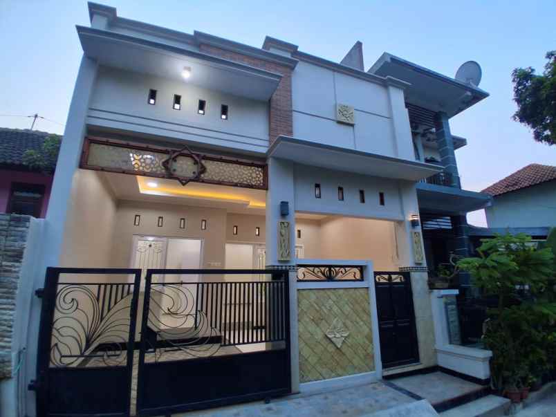 dijual rumah pertama puri