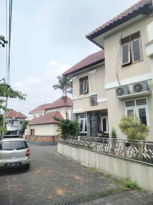 dijual rumah perum citra graha drono