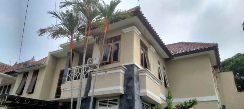 dijual rumah perum citra graha drono