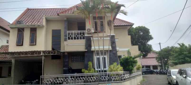 dijual rumah perum citra graha drono