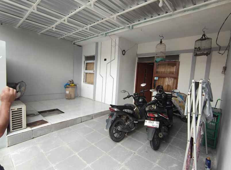 dijual rumah perum swan menganti park