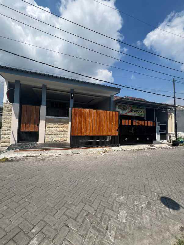 dijual rumah perumahan grand surya kebomas