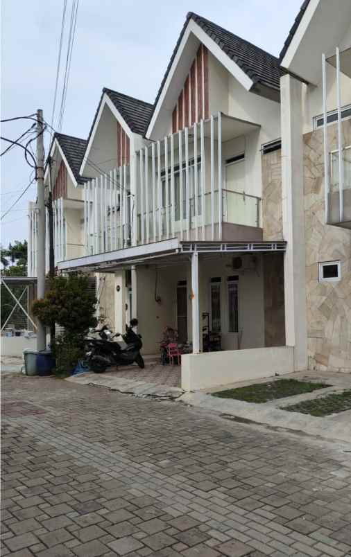 dijual rumah perumahan mahkota bintara