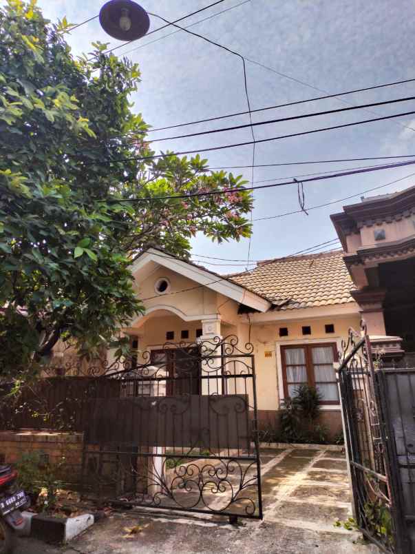 dijual rumah perumahan permata depok