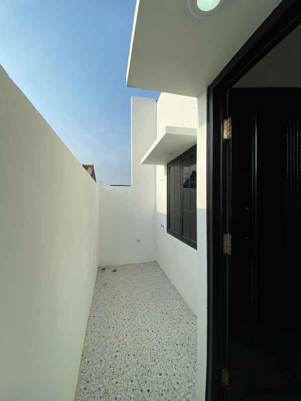 dijual rumah perumahan taman pesona