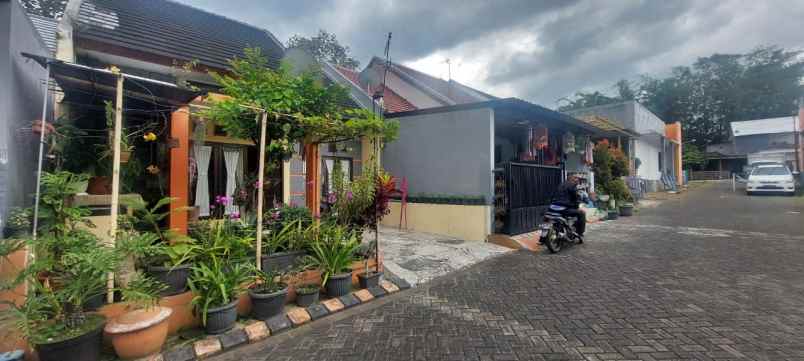 dijual rumah perumahan toyomarto indah