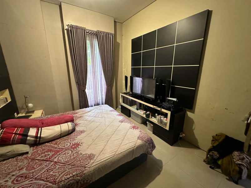 dijual rumah royal residence