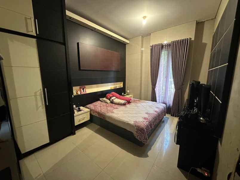 dijual rumah royal residence