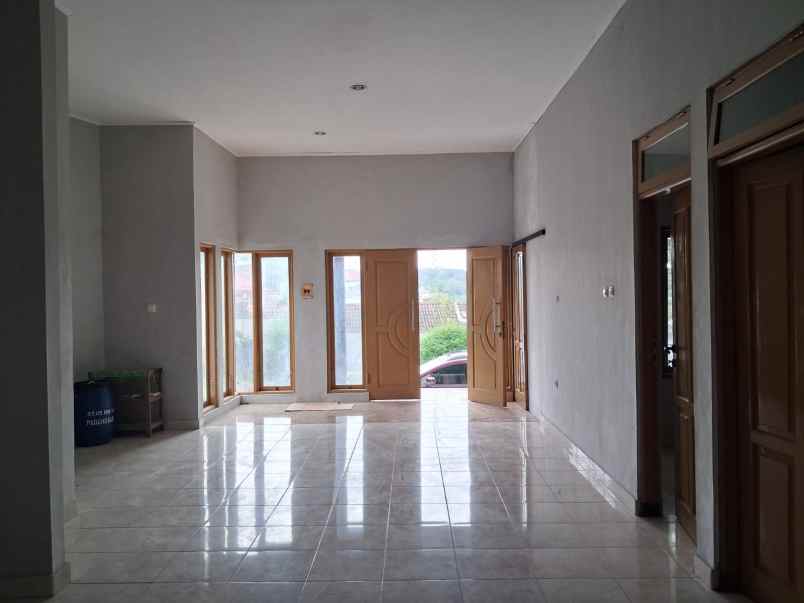 dijual rumah sawunggaling