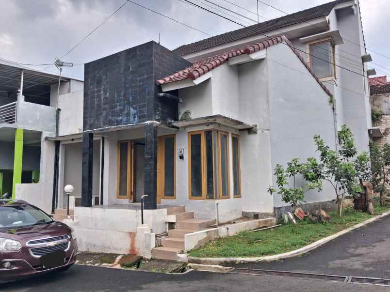 dijual rumah sawunggaling
