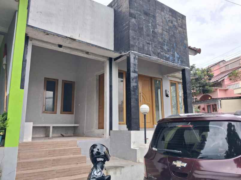 dijual rumah sawunggaling