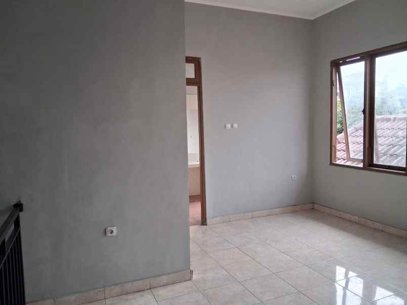 dijual rumah sawunggaling