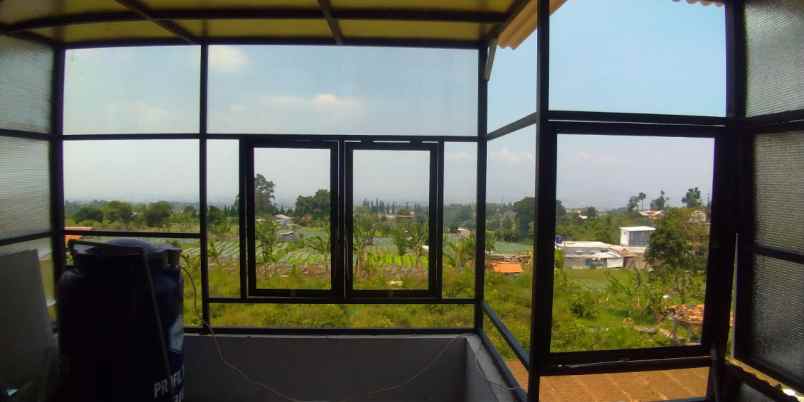 dijual rumah semi furnish siap huni di cihanjuang