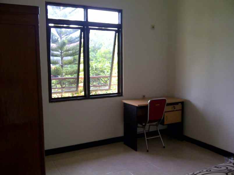 dijual rumah semolowaru