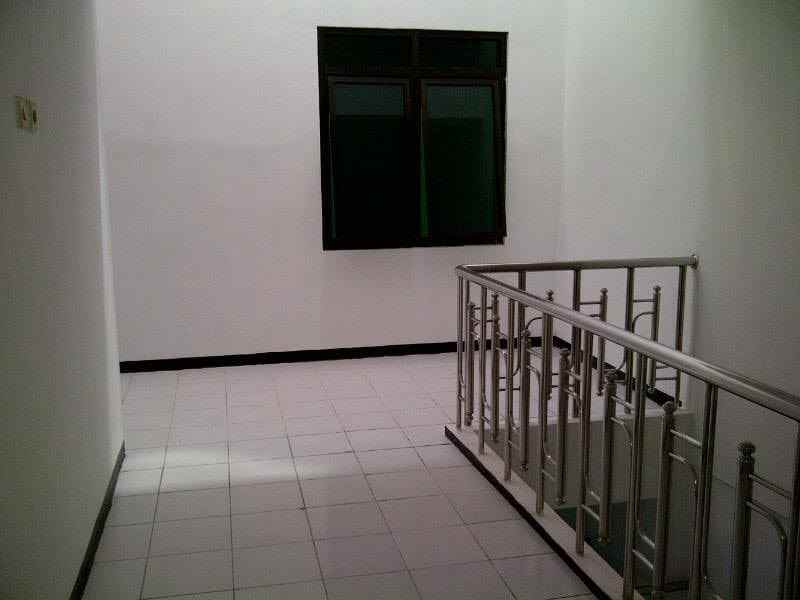 dijual rumah semolowaru