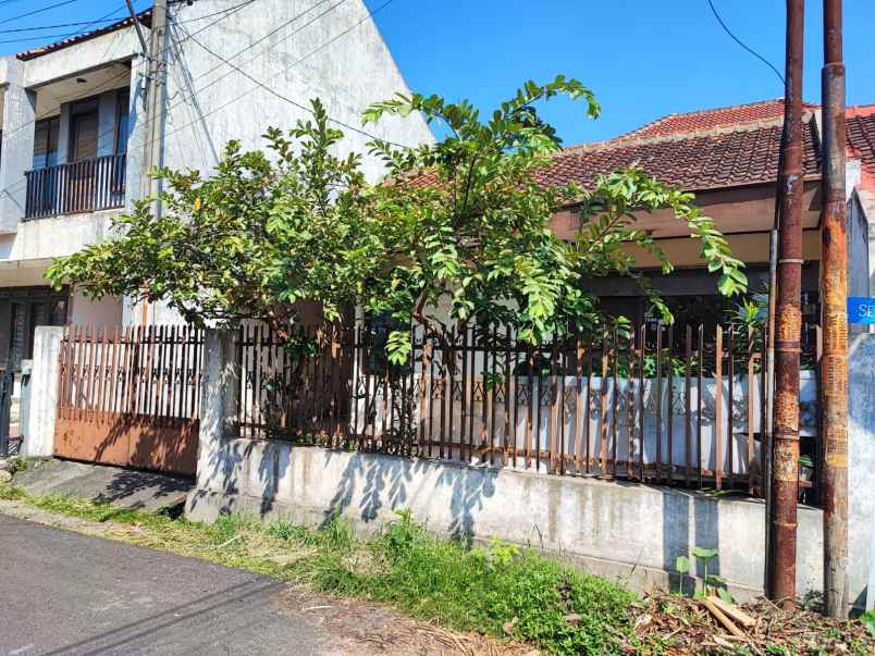 dijual rumah senam