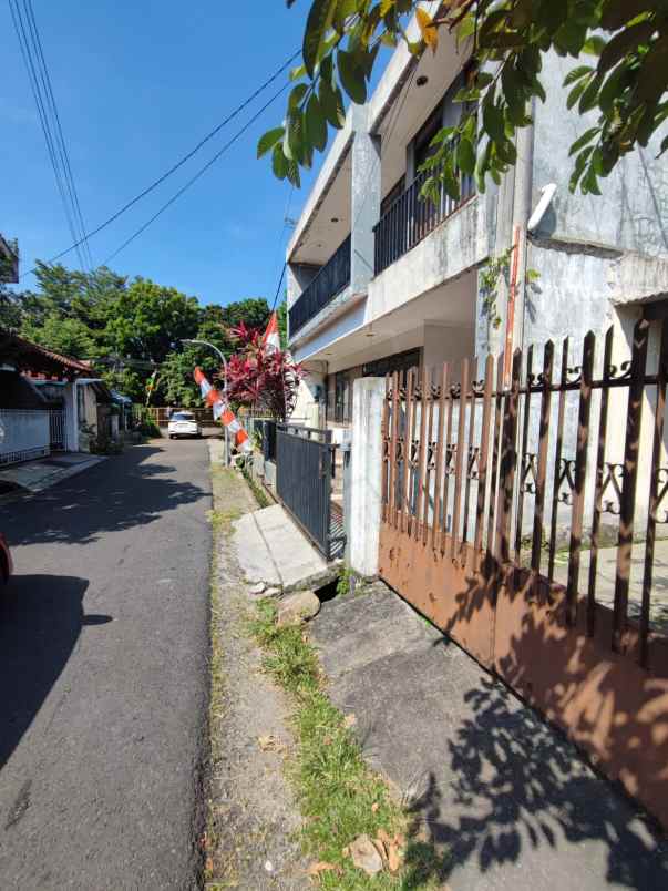 dijual rumah senam