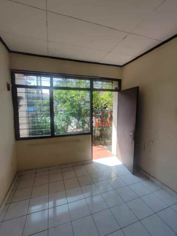 dijual rumah senam