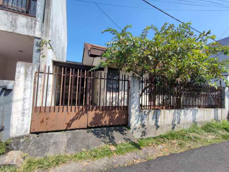 dijual rumah senam