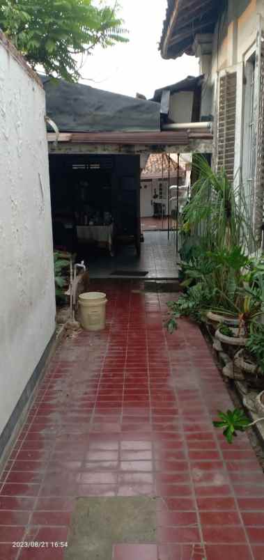 dijual rumah senen