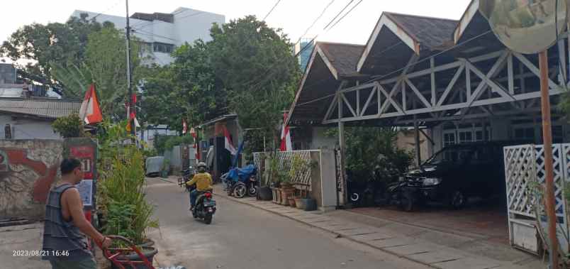 dijual rumah senen