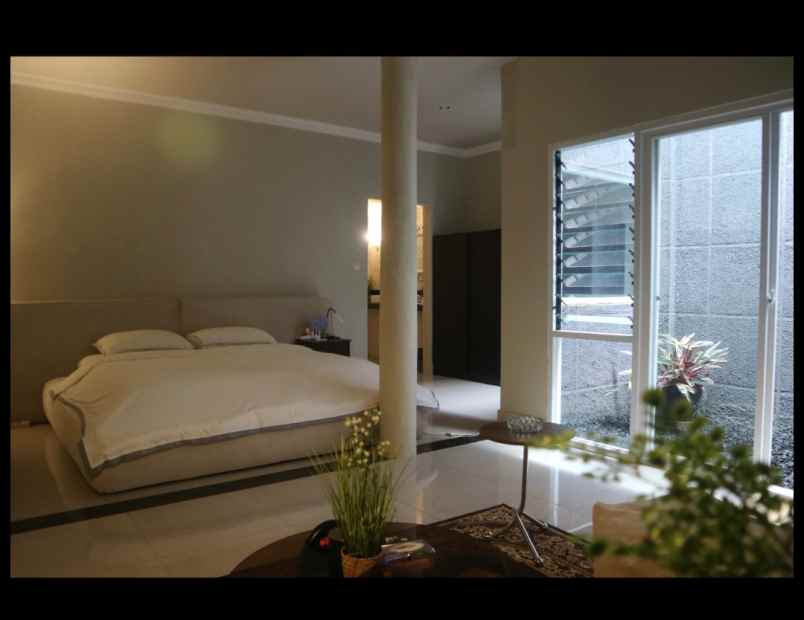 dijual rumah setiabudi