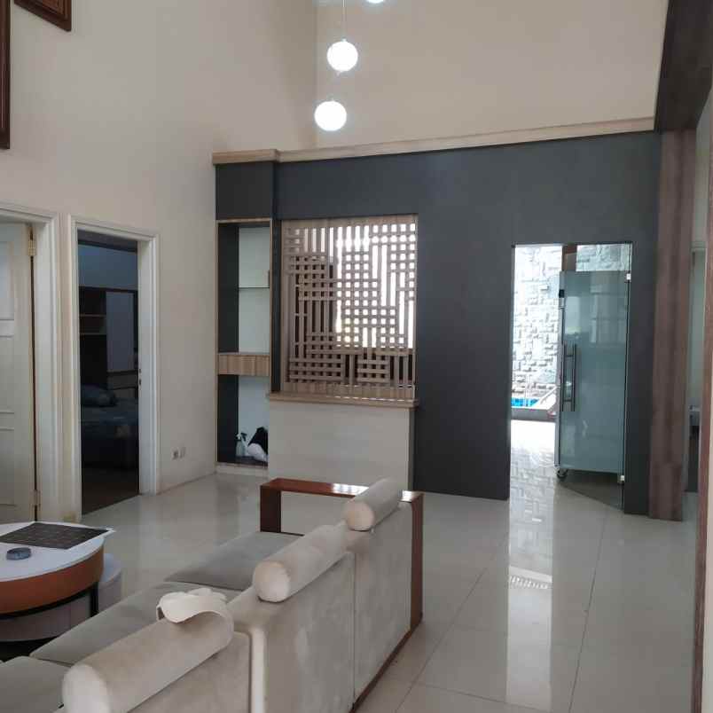 dijual rumah setraduta setra duta