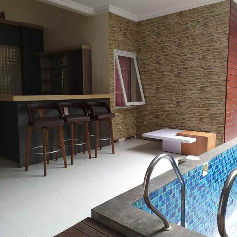 dijual rumah setraduta setra duta