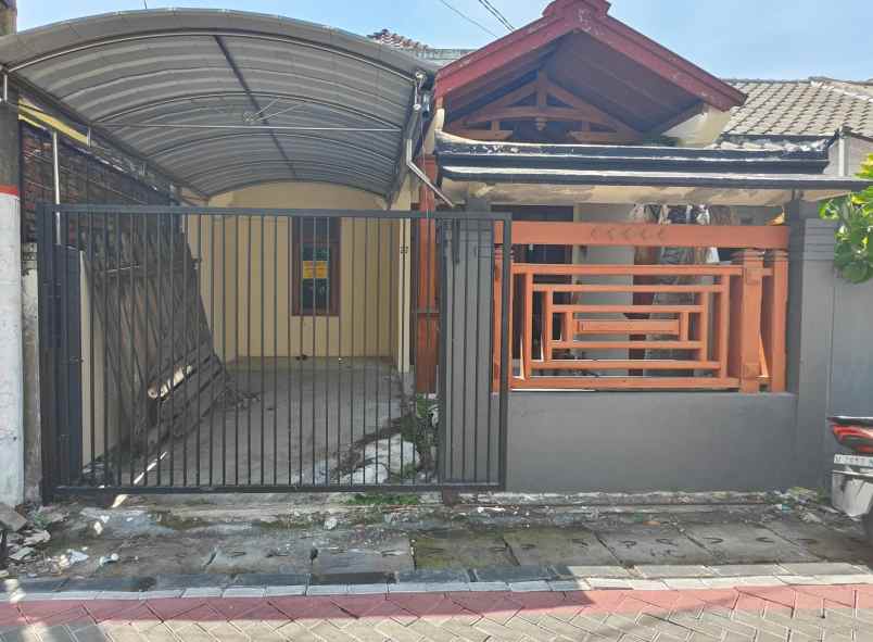 dijual rumah strategis siap huni di tenggilis surabaya