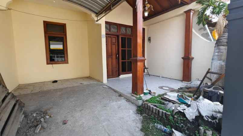 dijual rumah strategis siap huni di tenggilis surabaya