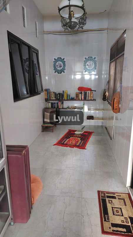 dijual rumah sutorejo indah