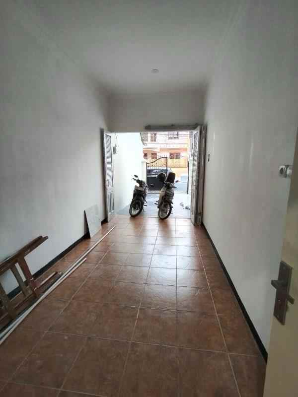 dijual rumah sutorejo selatan