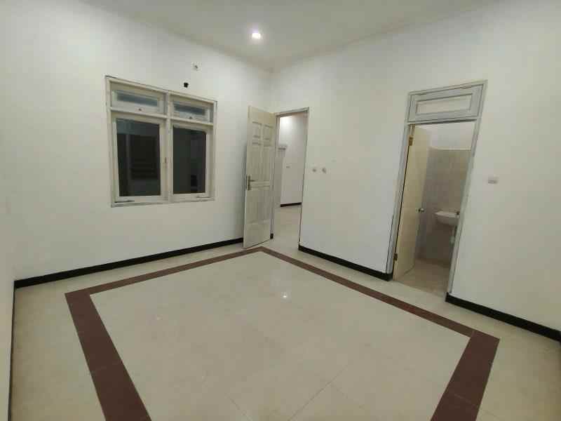 dijual rumah sutorejo selatan