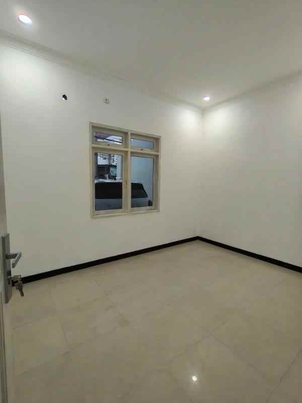 dijual rumah sutorejo selatan