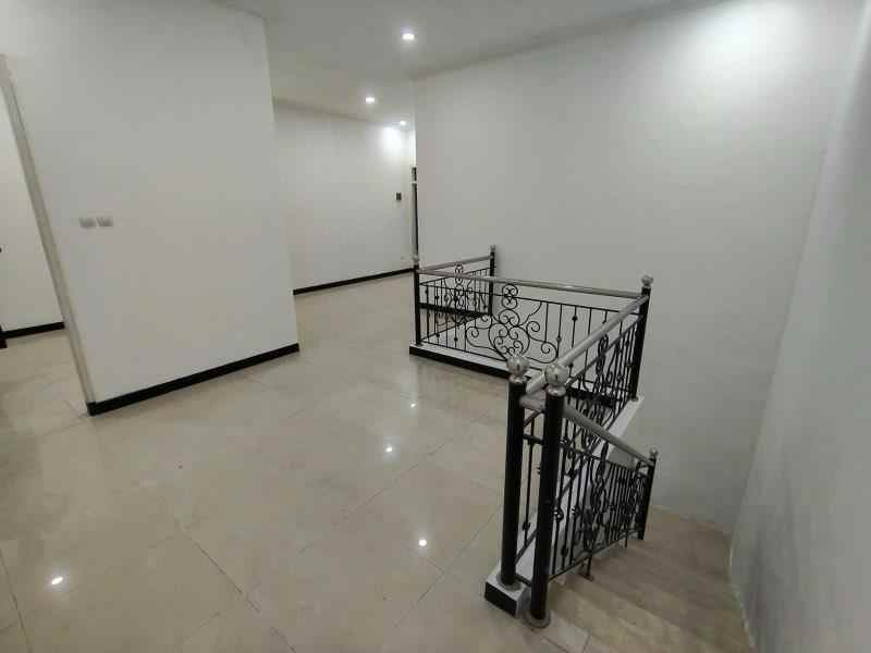 dijual rumah sutorejo selatan