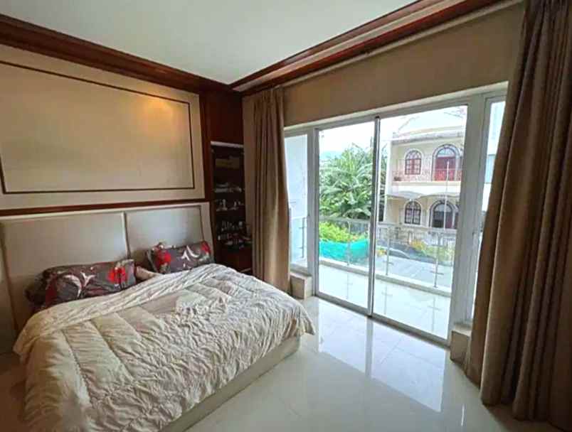 dijual rumah taman grisenda pantai