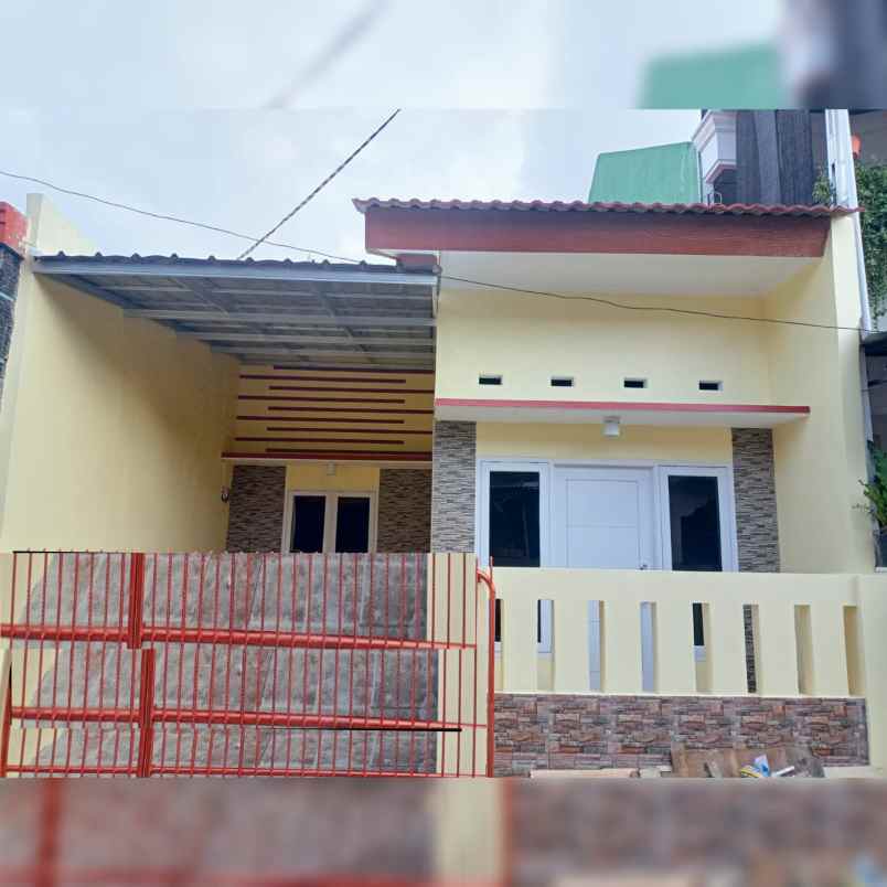 dijual rumah taman harapan baru kota