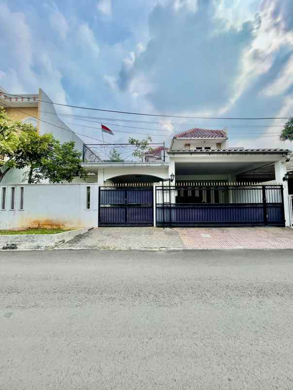 dijual rumah tanjung barat indah