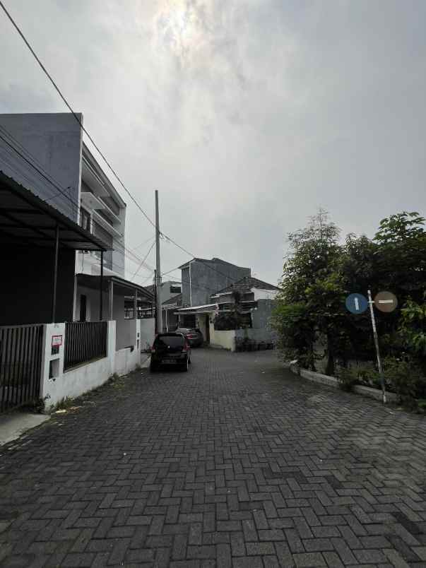 dijual rumah tasikmadu