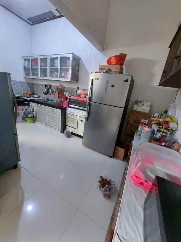 dijual rumah tenggilis