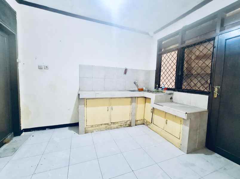 dijual rumah tenggilis utara