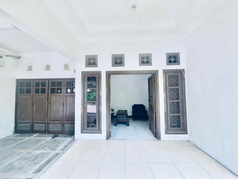 dijual rumah tenggilis utara