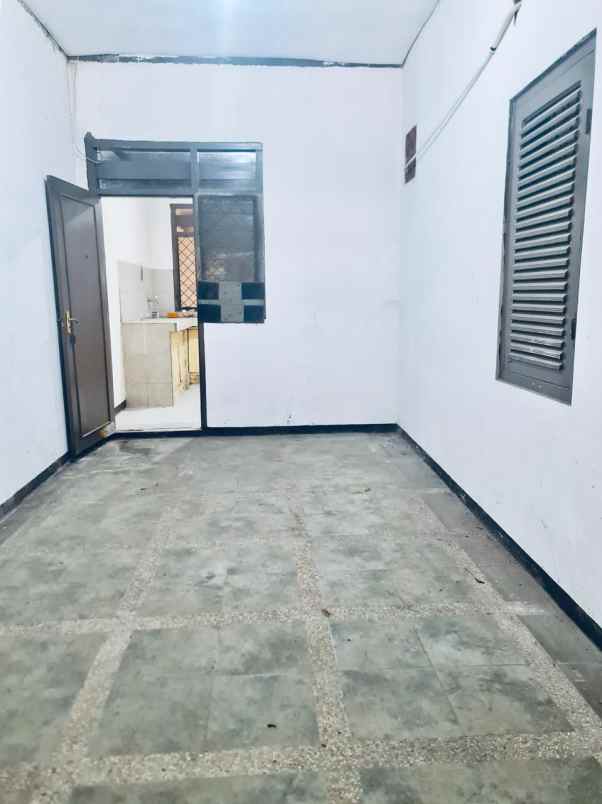 dijual rumah tenggilis utara