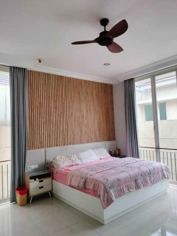 dijual rumah the mansion pakuwon indah